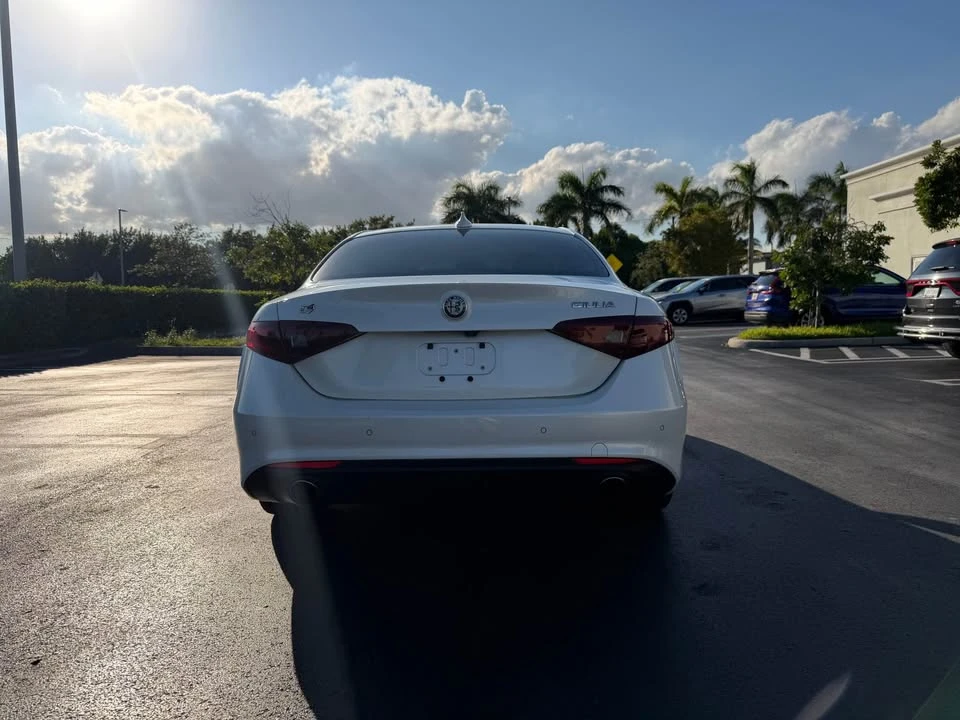 2017 Alfa Romeo Giulia - Image 9 of 15