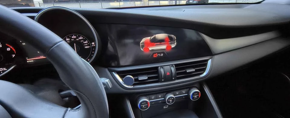 2017 Alfa Romeo Giulia - Image 12 of 20