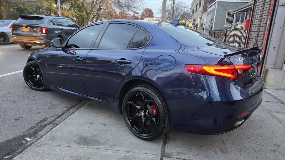 2017 Alfa Romeo Giulia - Image 5 of 11