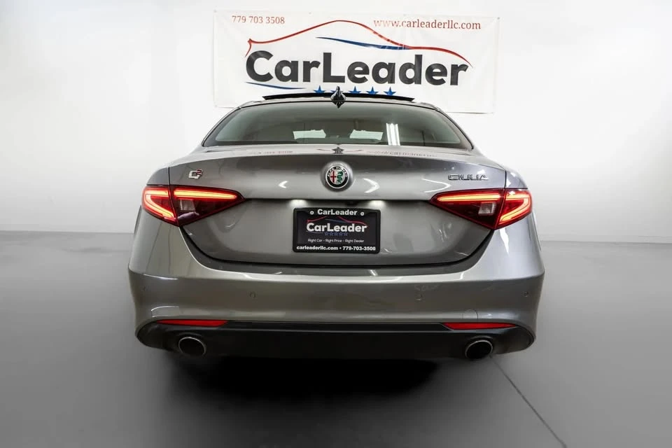 2017 Alfa Romeo Giulia - Image 7 of 19