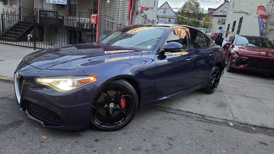 2017 Alfa Romeo Giulia - Image 2 of 11