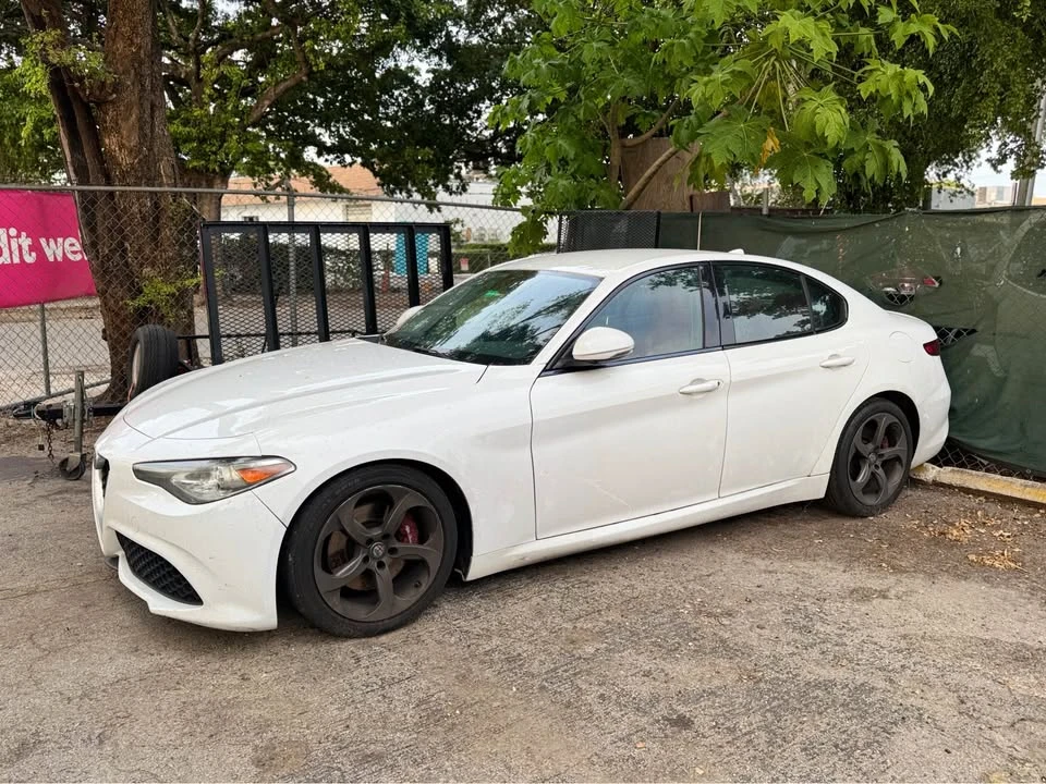 2017 Alfa Romeo Giulia - Image 4 of 11