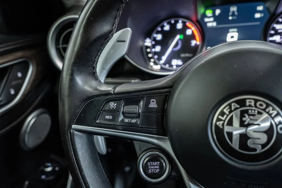 2017 Alfa Romeo Giulia - Image 16 of 19