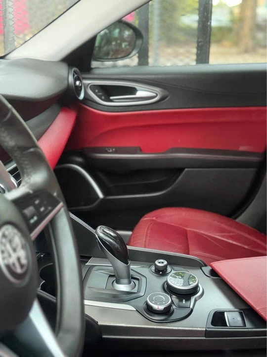 2017 Alfa Romeo Giulia - Image 8 of 11