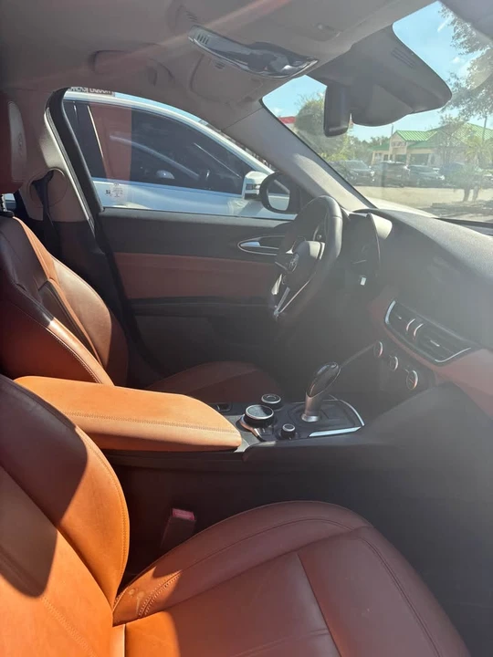 2017 Alfa Romeo Giulia - Image 4 of 6