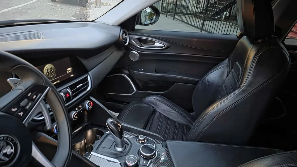 2017 Alfa Romeo Giulia - Image 6 of 11
