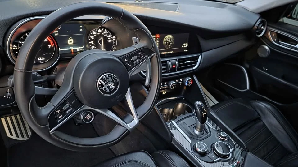 2017 Alfa Romeo Giulia - Image 7 of 11