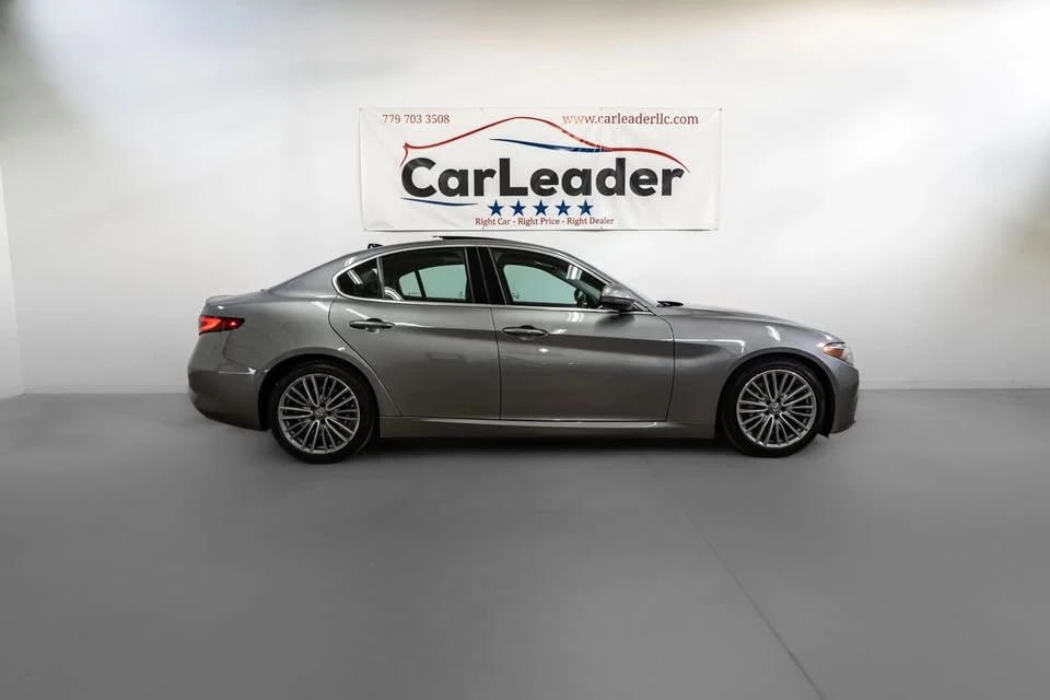 2017 Alfa Romeo Giulia - Image 5 of 19