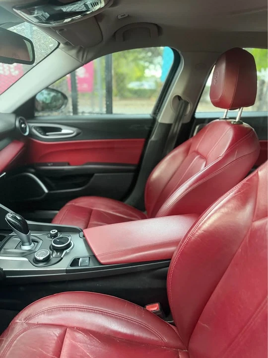 2017 Alfa Romeo Giulia - Image 7 of 11