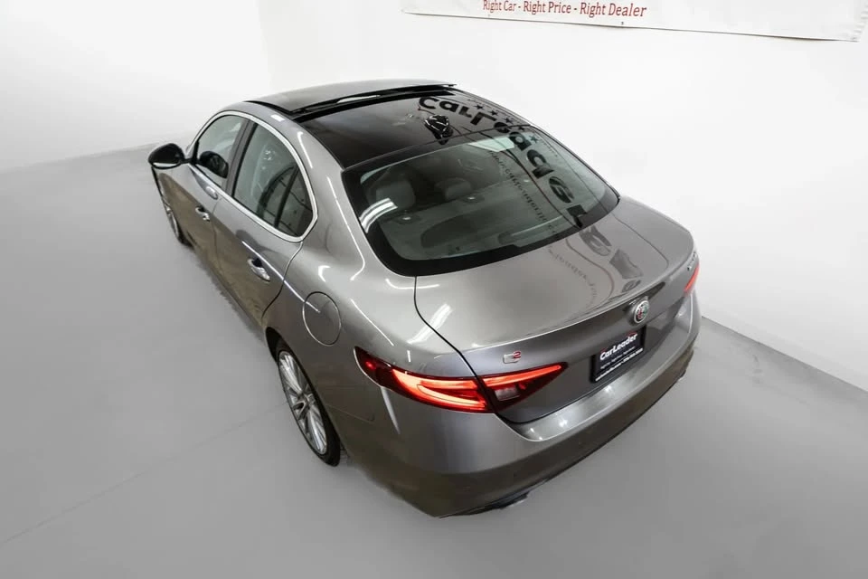 2017 Alfa Romeo Giulia - Image 9 of 19