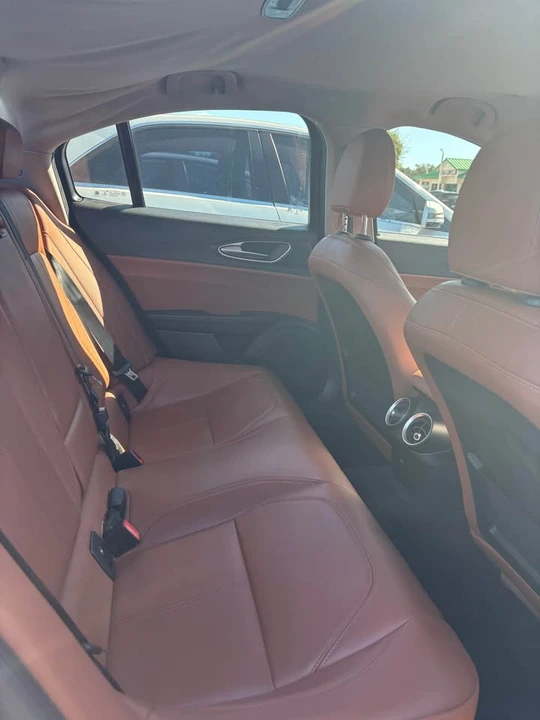 2017 Alfa Romeo Giulia - Image 5 of 6