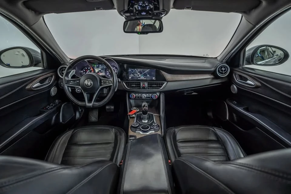 2017 Alfa Romeo Giulia - Image 11 of 19