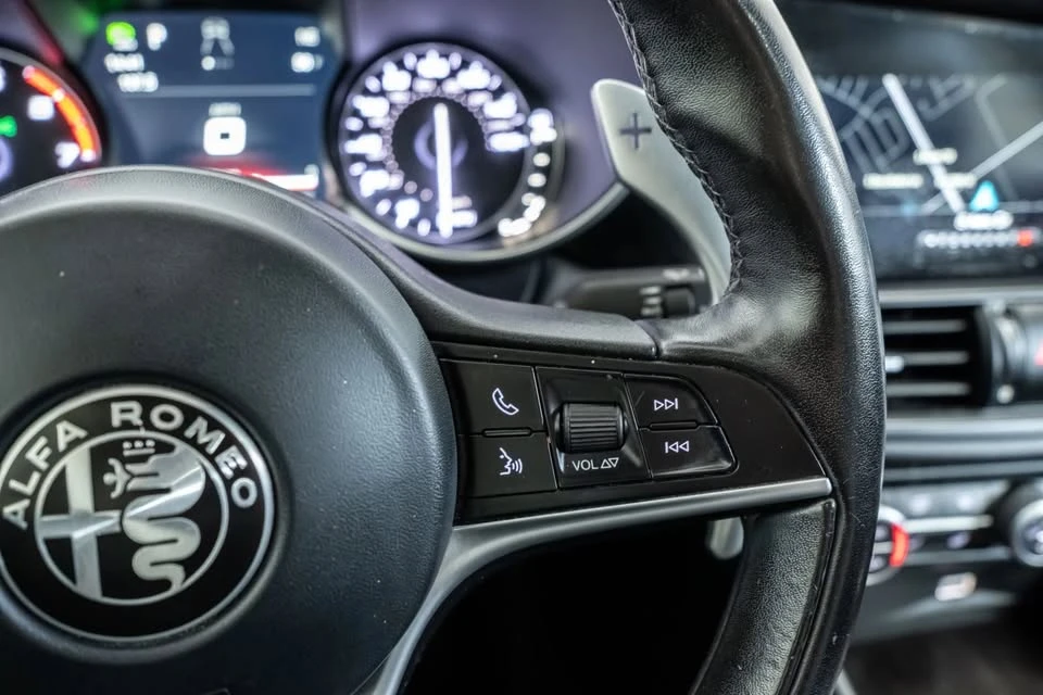 2017 Alfa Romeo Giulia - Image 15 of 19