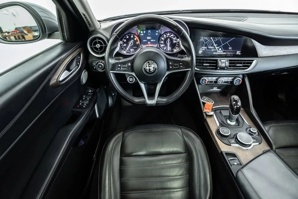 2017 Alfa Romeo Giulia - Image 12 of 19