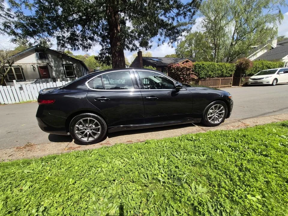 2017 Alfa Romeo Giulia - Image 5 of 13