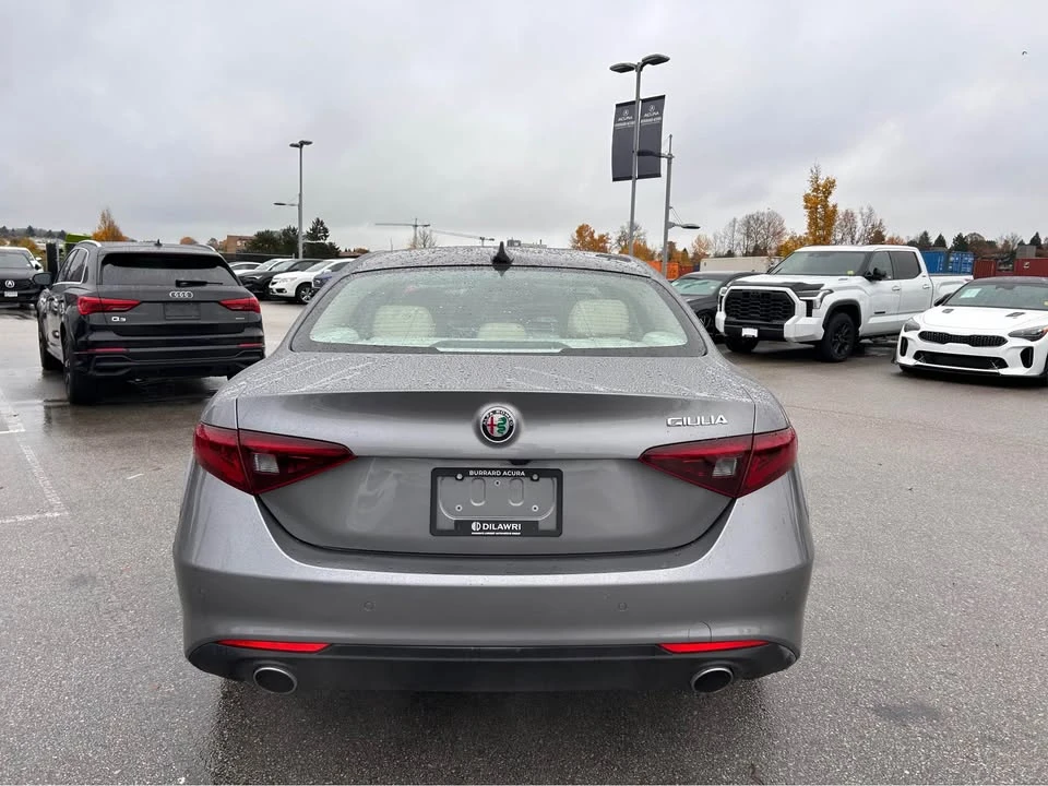 2017 Alfa Romeo Giulia - Image 5 of 13