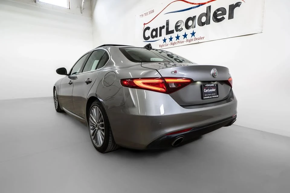 2017 Alfa Romeo Giulia - Image 8 of 19