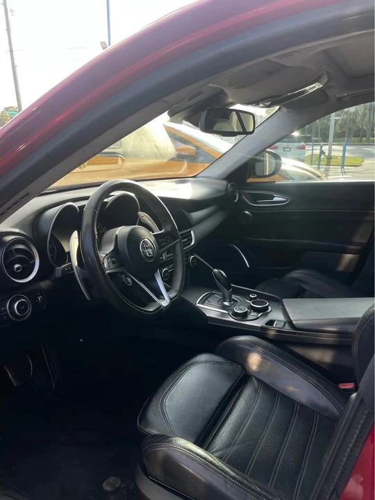 2017 Alfa Romeo Giulia - Image 5 of 9