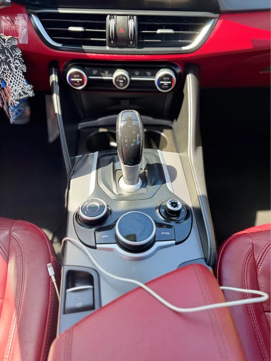 2017 Alfa Romeo Giulia - Image 8 of 9
