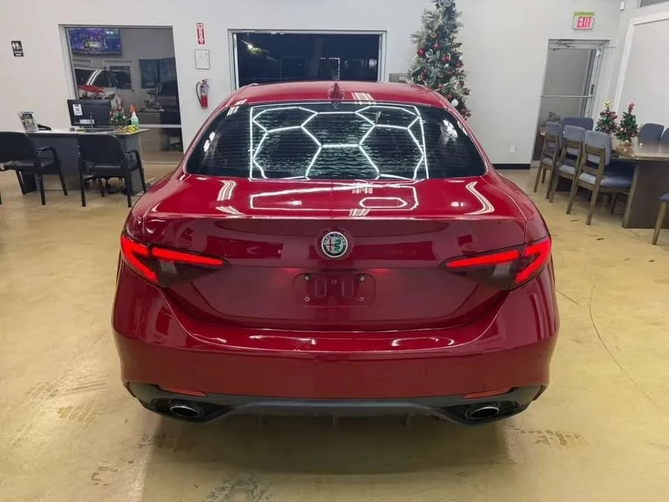 2017 Alfa Romeo Giulia - Image 5 of 15