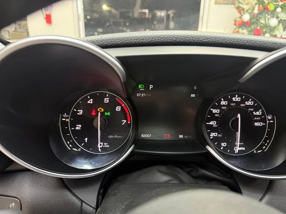 2017 Alfa Romeo Giulia - Image 14 of 16