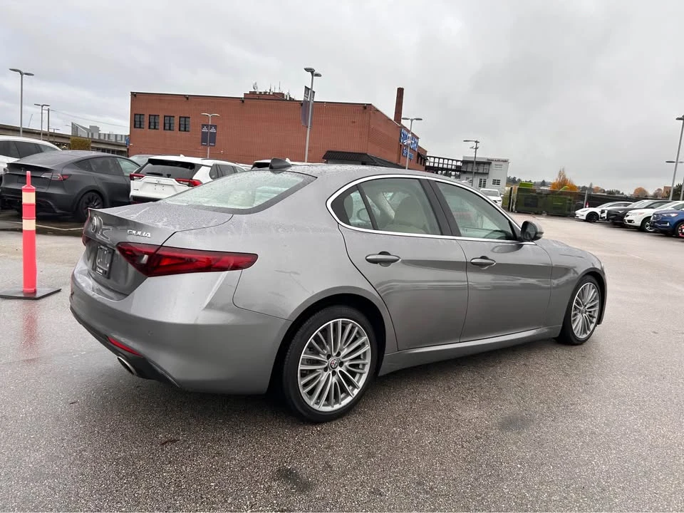2017 Alfa Romeo Giulia - Image 4 of 13