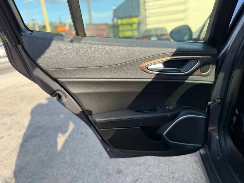 2017 Alfa Romeo Giulia - Image 15 of 20