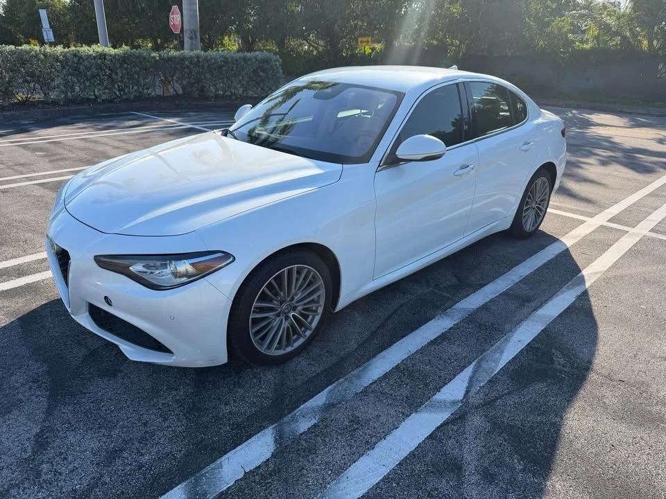 2017 Alfa Romeo Giulia - Image 5 of 15