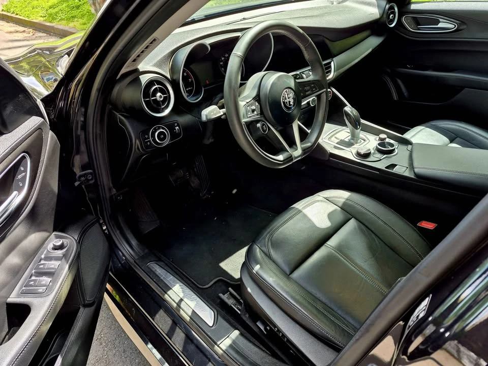 2017 Alfa Romeo Giulia - Image 11 of 13