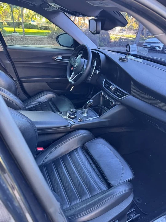 2017 Alfa Romeo Giulia - Image 5 of 7