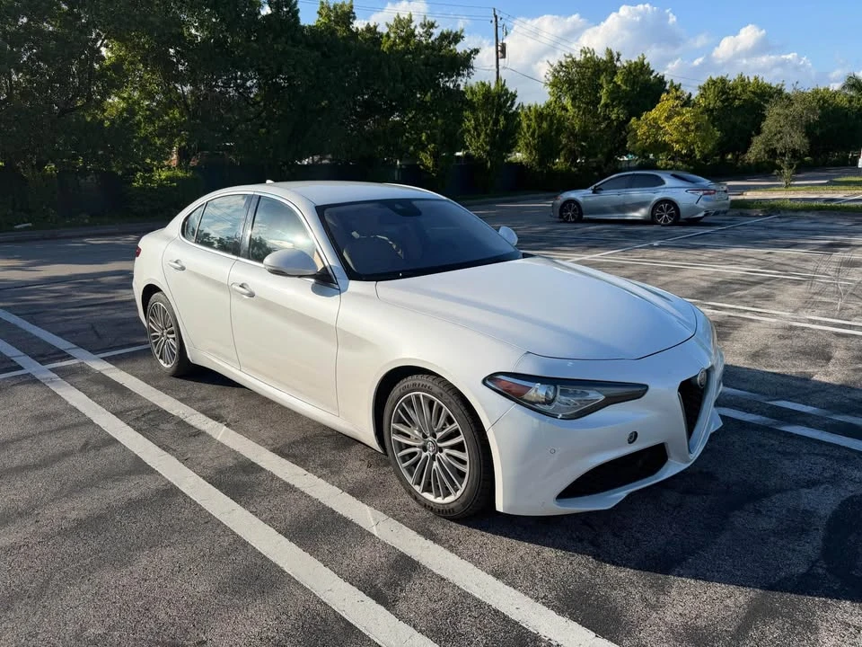 2017 Alfa Romeo Giulia - Image 6 of 15