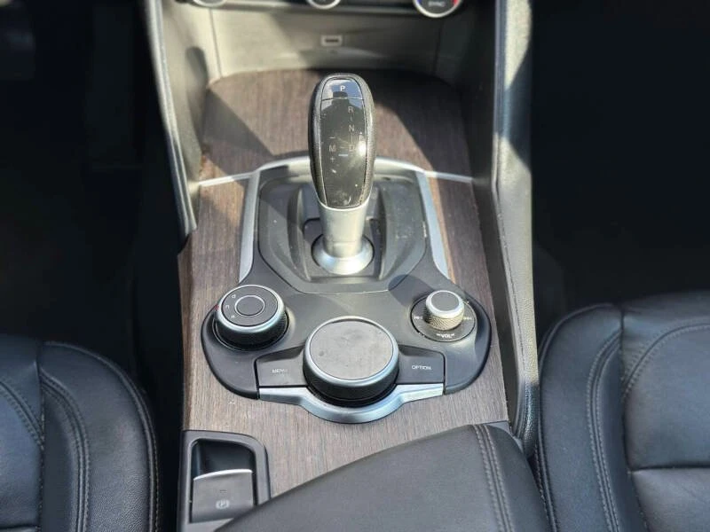 2017 Alfa Romeo Giulia - Image 14 of 20