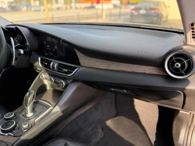 2017 Alfa Romeo Giulia - Image 20 of 20
