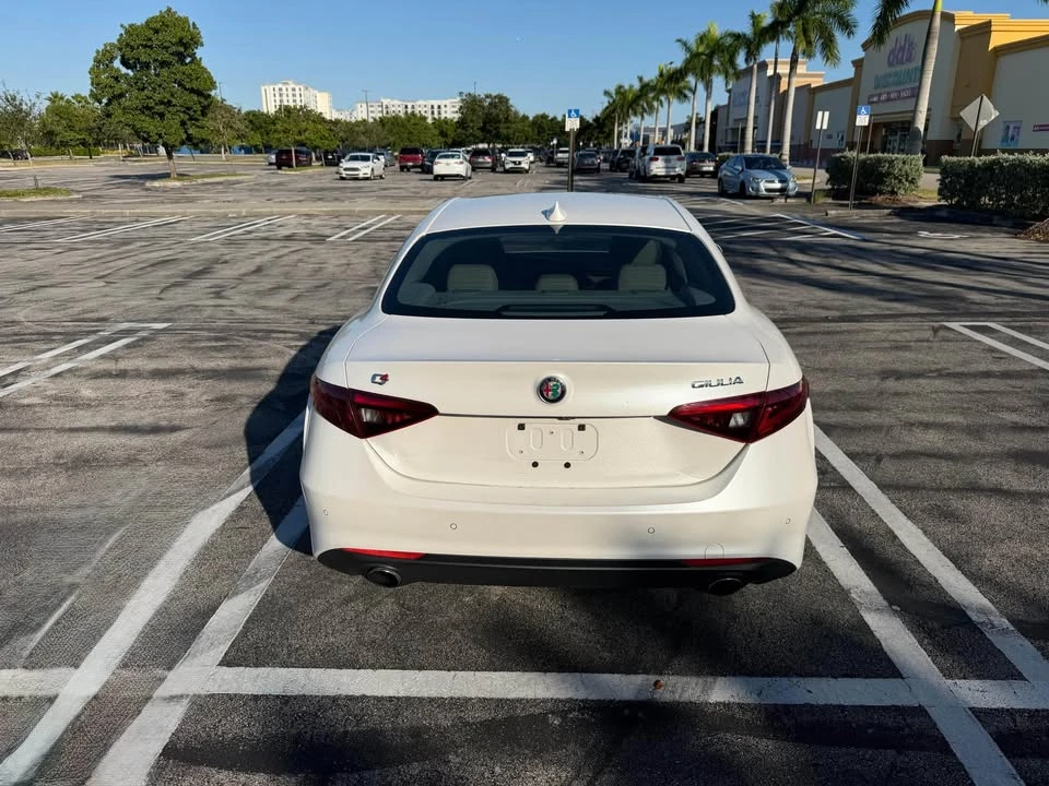 2017 Alfa Romeo Giulia - Image 8 of 15