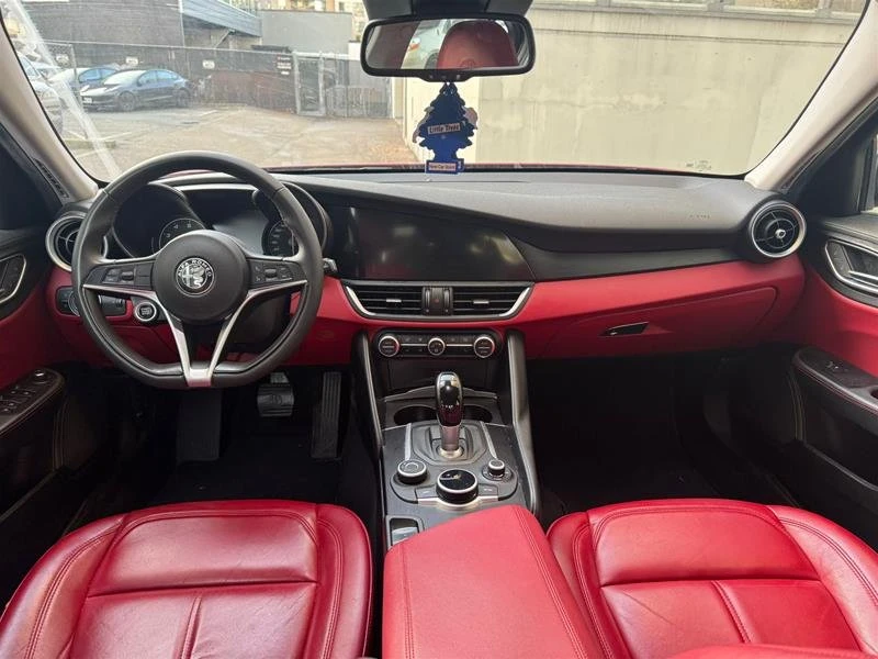 2017 Alfa Romeo Giulia - Image 5 of 8