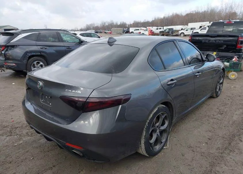 2017 Alfa Romeo Giulia - Image 4 of 7