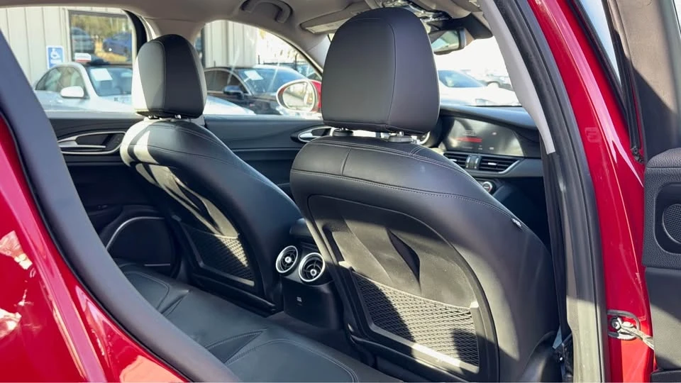 2017 Alfa Romeo Giulia - Image 14 of 19