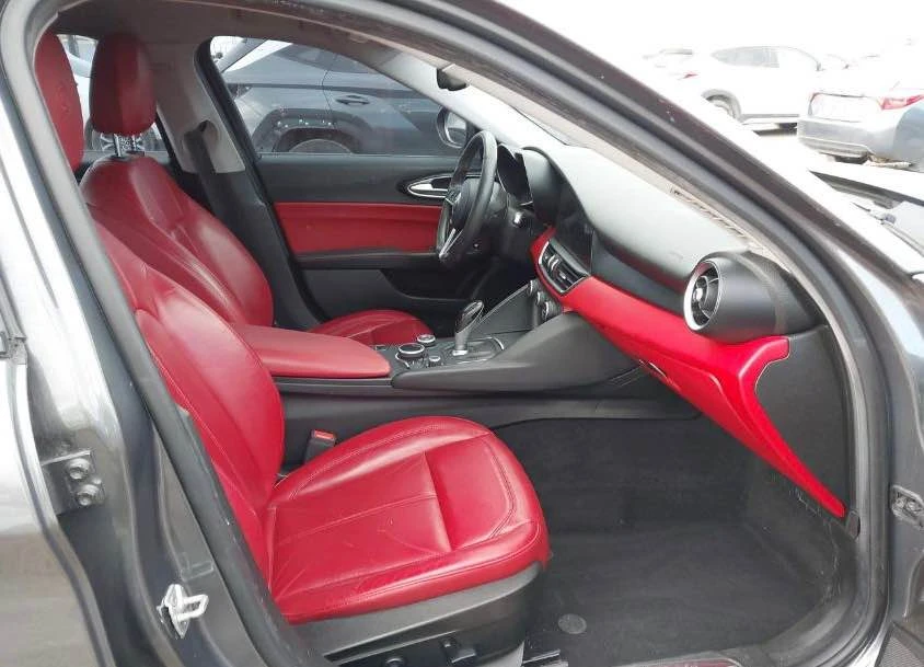2017 Alfa Romeo Giulia - Image 6 of 7