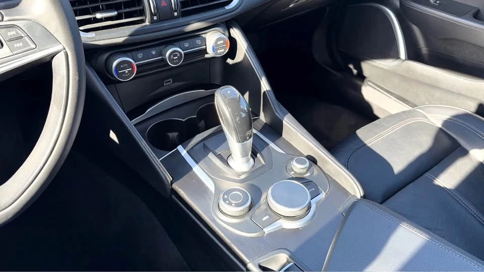 2017 Alfa Romeo Giulia - Image 19 of 19