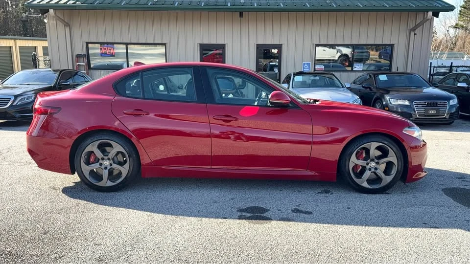 2017 Alfa Romeo Giulia - Image 7 of 19