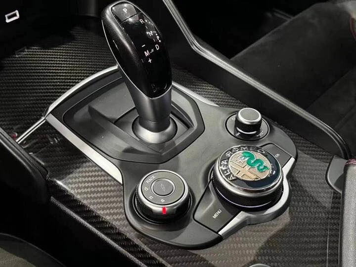 2017 Alfa Romeo Giulia Quadrifoglio - Image 13 of 20