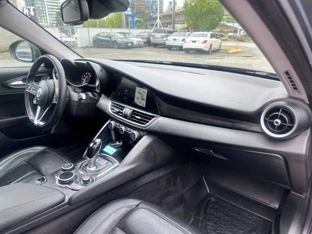 2017 Alfa Romeo Giulia - Image 12 of 15
