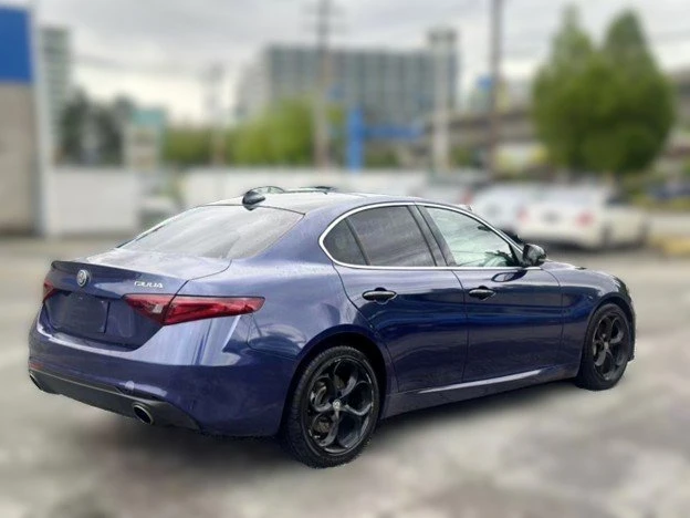 2017 Alfa Romeo Giulia - Image 5 of 15