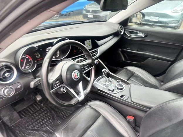 2017 Alfa Romeo Giulia - Image 11 of 15