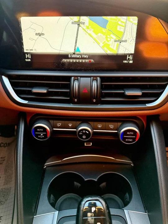 2017 Alfa Romeo Giulia - Image 17 of 20