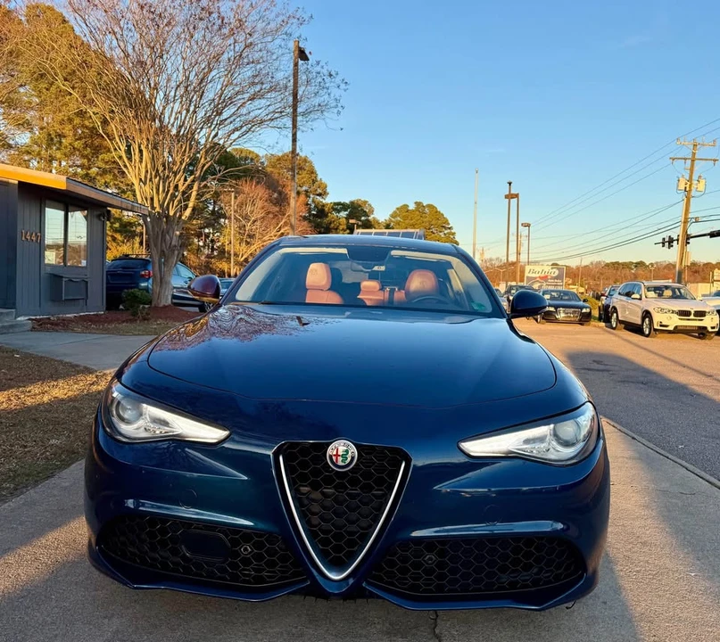 2017 Alfa Romeo Giulia - Image 11 of 20