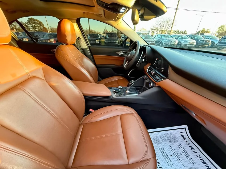 2017 Alfa Romeo Giulia - Image 15 of 20