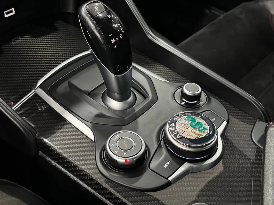 2017 Alfa Romeo Giulia - Image 11 of 12
