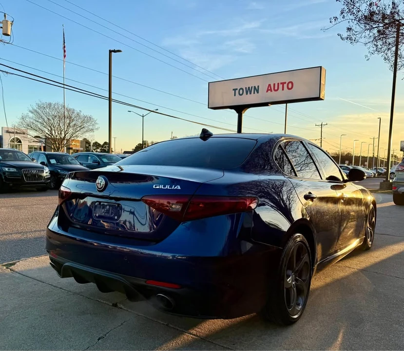 2017 Alfa Romeo Giulia - Image 10 of 20