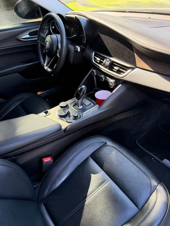 2017 Alfa Romeo Giulia - Image 7 of 11